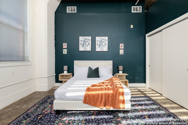 Image 30 of 62 For 1401 Flores S 202