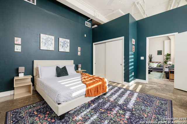 Image 31 of 62 For 1401 Flores S 202