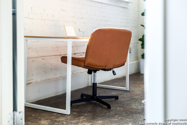 Image 33 of 62 For 1401 Flores S 202