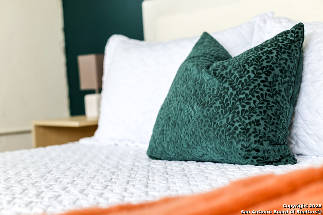 Image 34 of 62 For 1401 Flores S 202