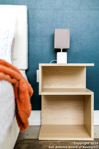 Image 35 of 62 For 1401 Flores S 202