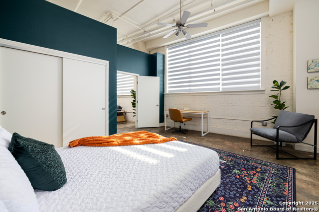 Image 36 of 62 For 1401 Flores S 202