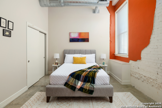 Image 38 of 62 For 1401 Flores S 202