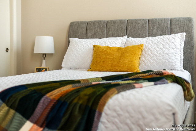 Image 41 of 62 For 1401 Flores S 202