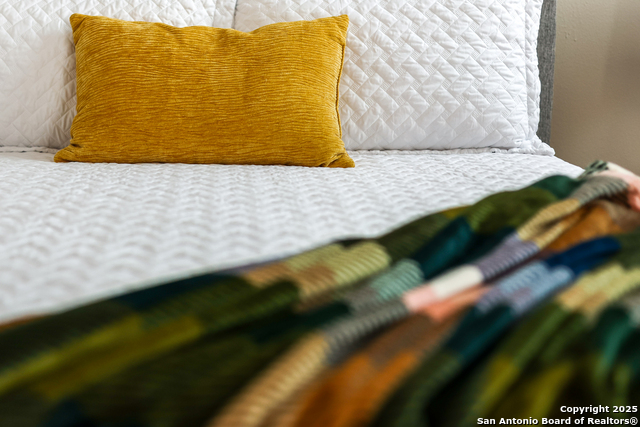 Image 42 of 62 For 1401 Flores S 202