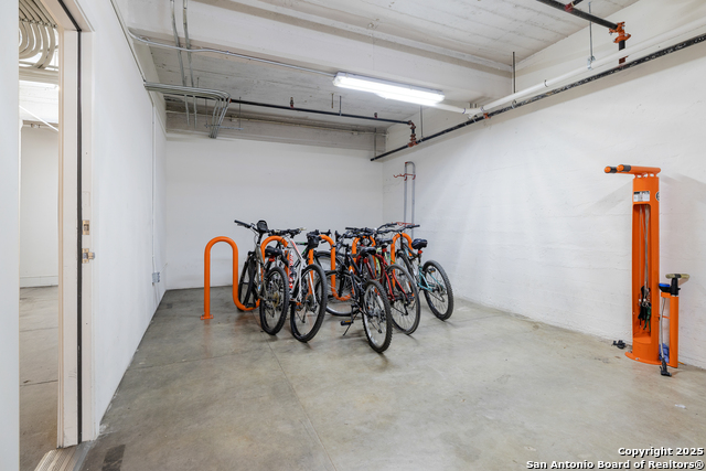 Image 47 of 62 For 1401 Flores S 202