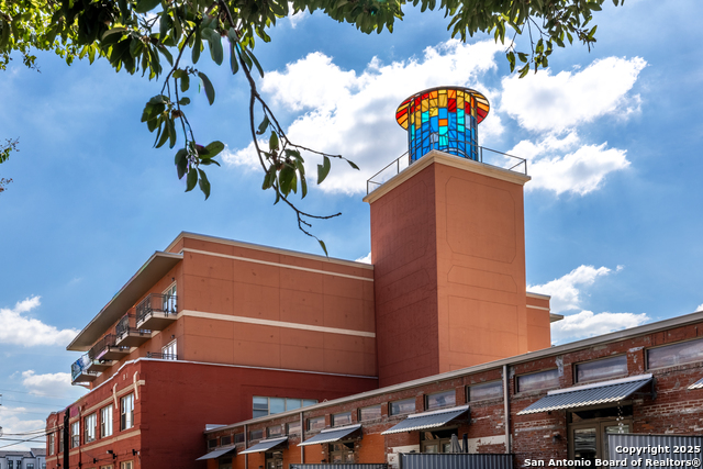 Image 57 of 62 For 1401 Flores S 202