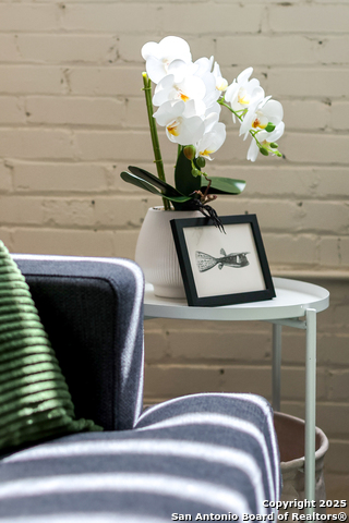 Image 6 of 62 For 1401 Flores S 202