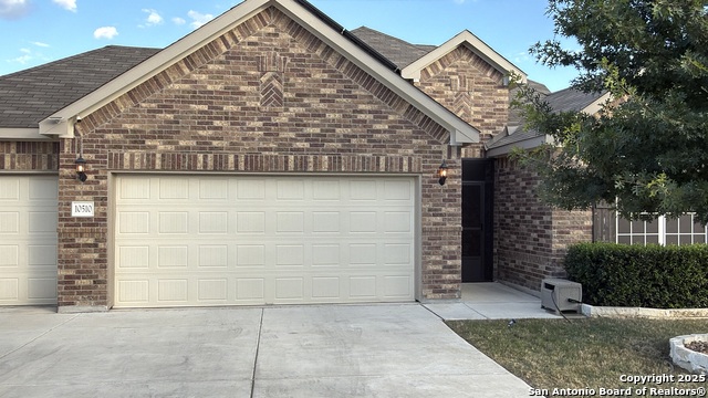 Listing photo id 1 for 10510 Coyote Run