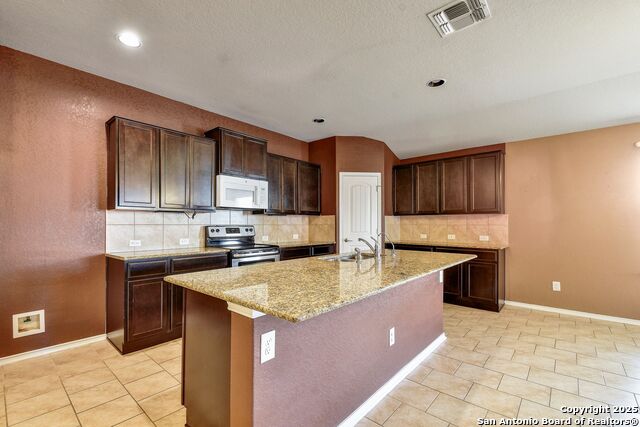 Listing photo id 3 for 11135 Creek Eagle