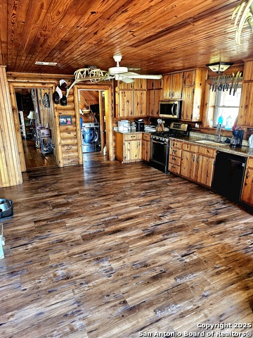 Listing photo id 8 for 13733 Fm 541