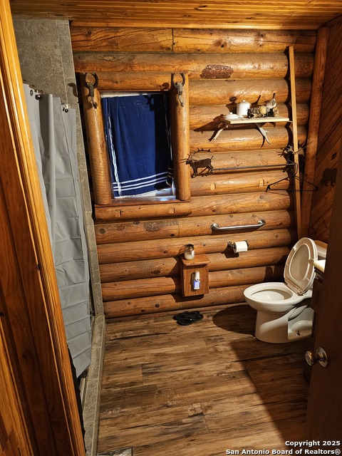 Listing photo id 11 for 13733 Fm 541