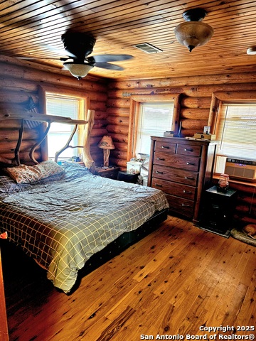 Listing photo id 12 for 13733 Fm 541