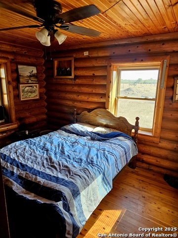 Listing photo id 14 for 13733 Fm 541