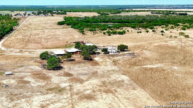 Listing photo id 1 for 13733 Fm 541