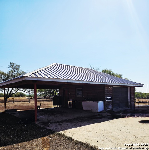 Listing photo id 6 for 13733 Fm 541