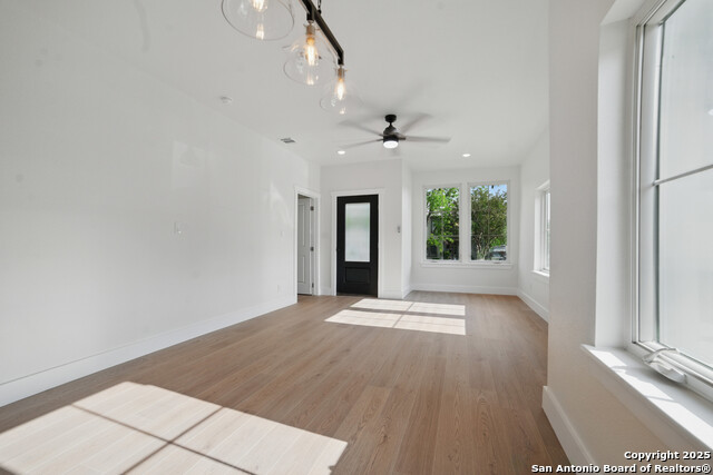 Image 10 of 28 For 727 Hammond  