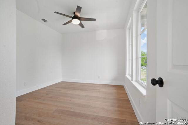 Image 14 of 28 For 727 Hammond  