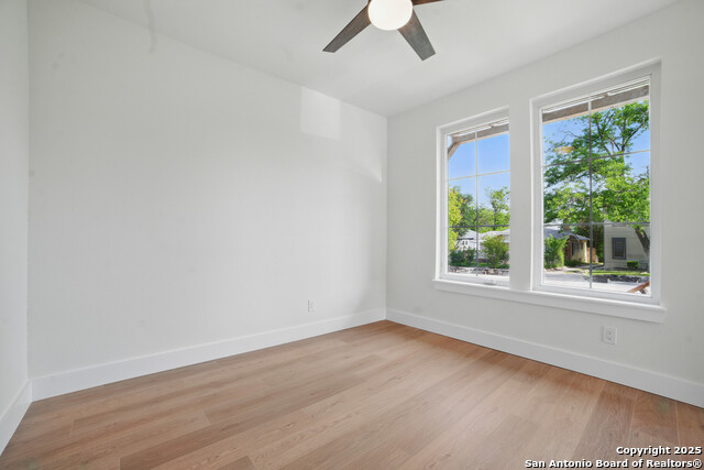 Image 16 of 28 For 727 Hammond  