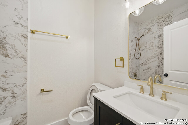 Image 18 of 28 For 727 Hammond  