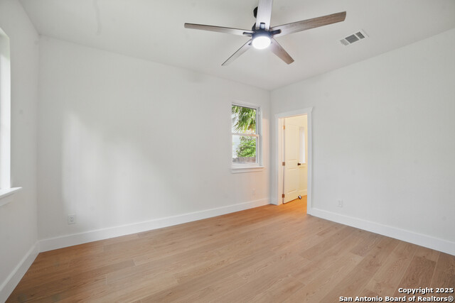 Image 22 of 28 For 727 Hammond  