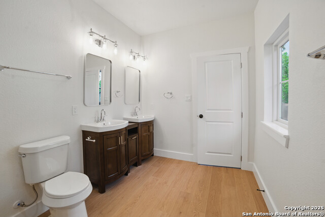 Image 24 of 28 For 727 Hammond  