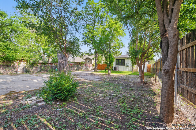 Image 26 of 28 For 727 Hammond  