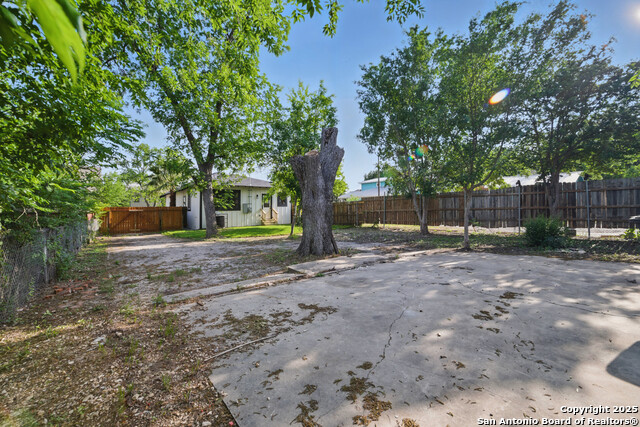 Image 27 of 28 For 727 Hammond  