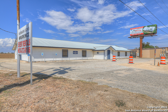 Details for 2918 Kingsbury W, Seguin, TX 78155