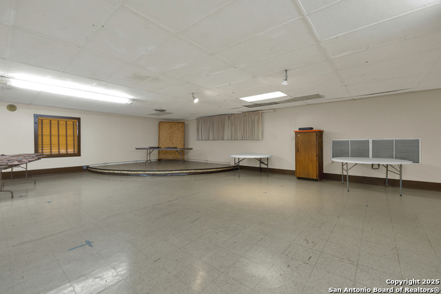 Listing photo id 8 for 2918 Kingsbury W