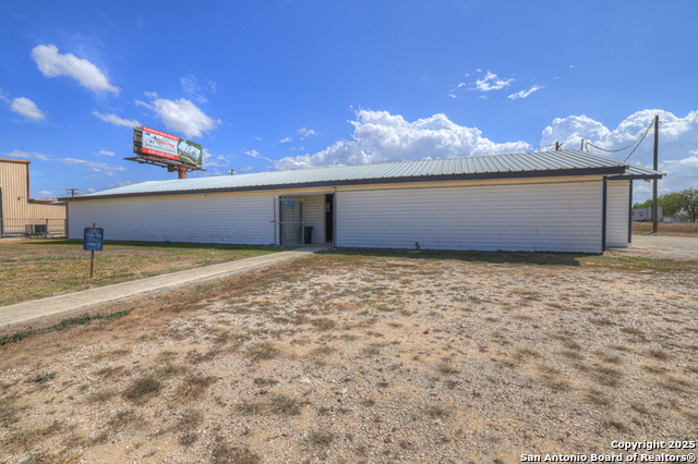 Listing photo id 14 for 2918 Kingsbury W