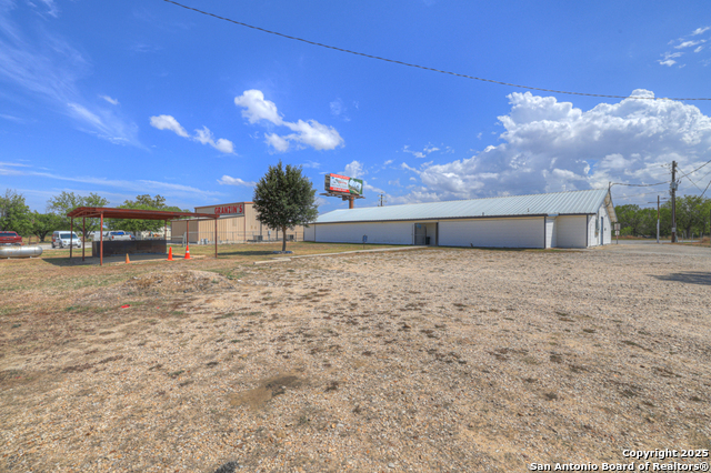 Listing photo id 15 for 2918 Kingsbury W