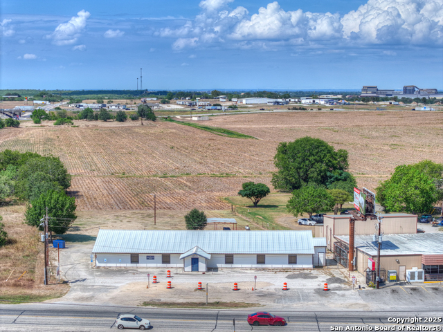 Listing photo id 17 for 2918 Kingsbury W