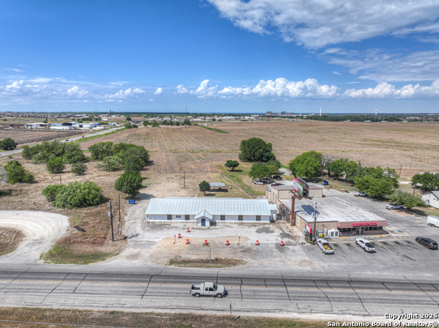 Listing photo id 20 for 2918 Kingsbury W