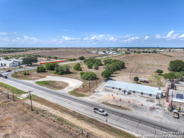 Listing photo id 21 for 2918 Kingsbury W