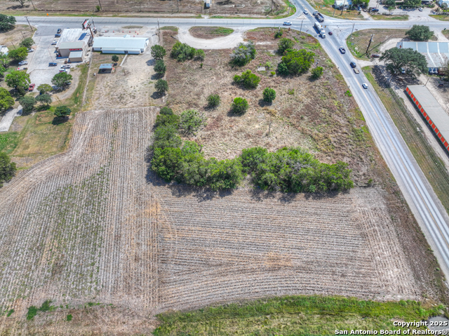 Listing photo id 26 for 2918 Kingsbury W