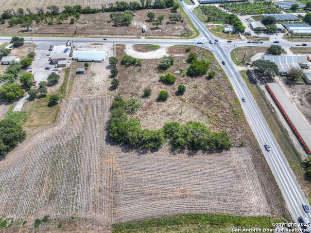 Listing photo id 27 for 2918 Kingsbury W