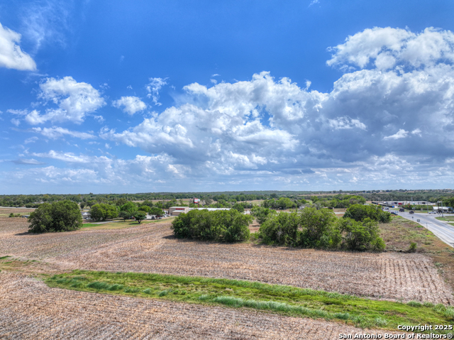 Listing photo id 28 for 2918 Kingsbury W