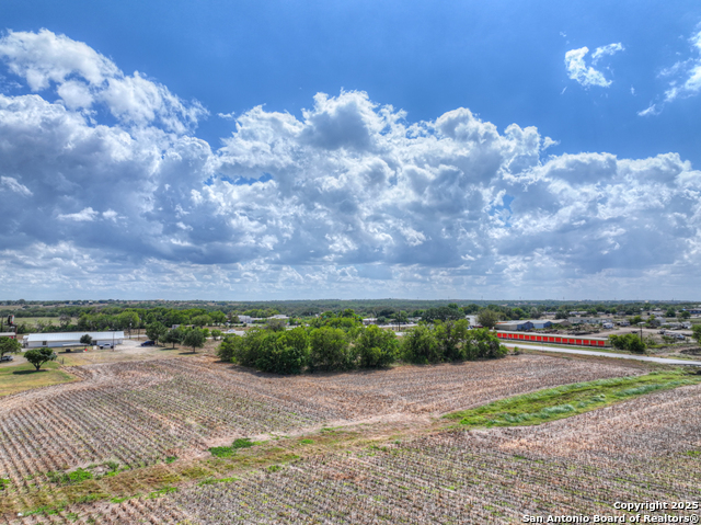 Listing photo id 29 for 2918 Kingsbury W