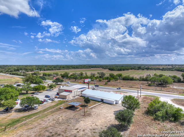 Listing photo id 30 for 2918 Kingsbury W