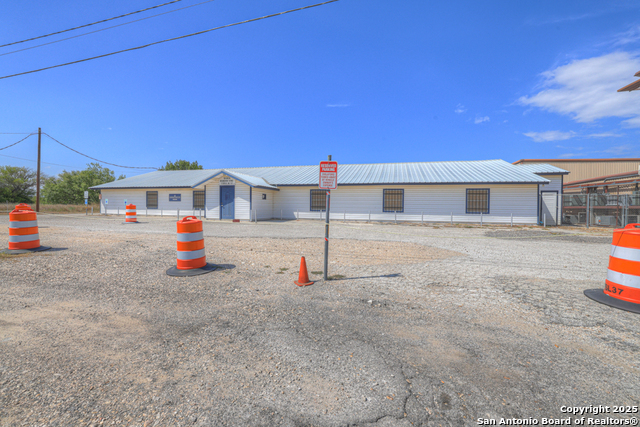 Listing photo id 4 for 2918 Kingsbury W