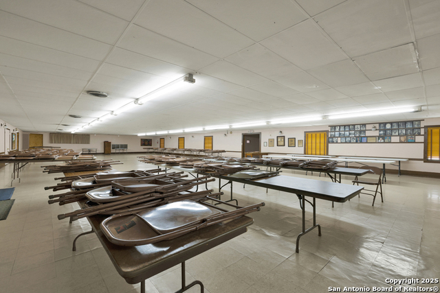 Listing photo id 5 for 2918 Kingsbury W