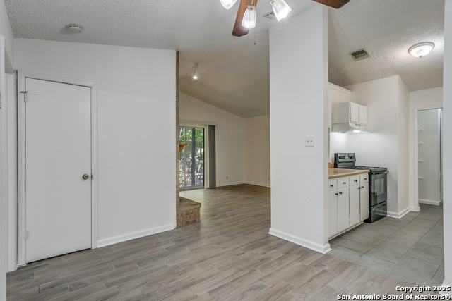 Image 11 of 25 For 14436 Woods Hole