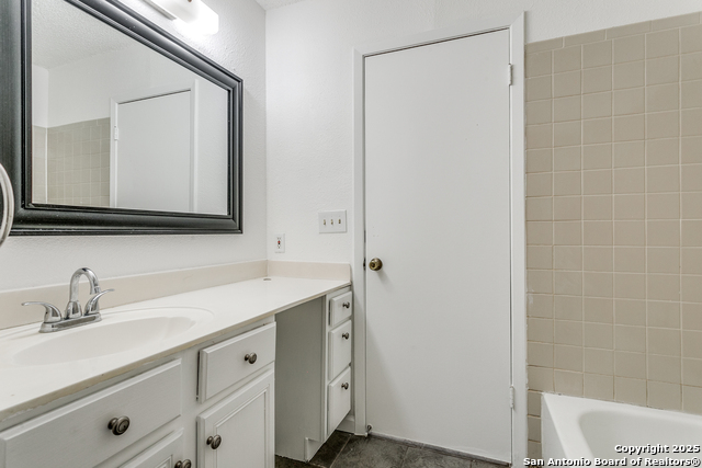 Image 17 of 25 For 14436 Woods Hole