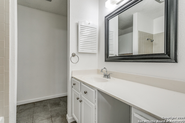 Image 18 of 25 For 14436 Woods Hole