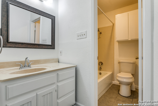 Image 21 of 25 For 14436 Woods Hole