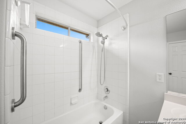 Image 19 of 42 For 208 Roadrunner