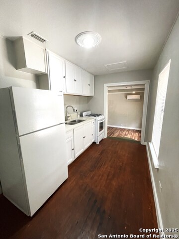 Image 14 of 20 For 604 Hollywood Avenue W