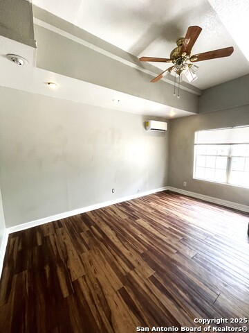 Image 4 of 20 For 604 Hollywood Avenue W