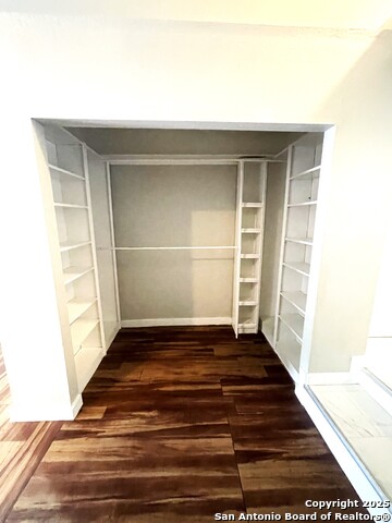 Image 8 of 20 For 604 Hollywood Avenue W